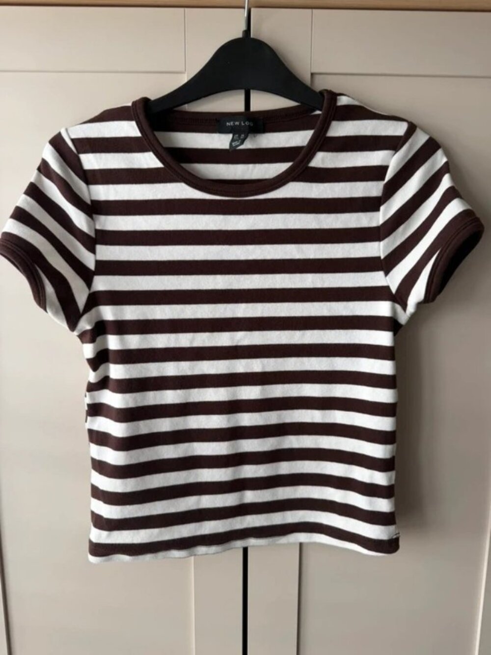 brown striped t-shirt